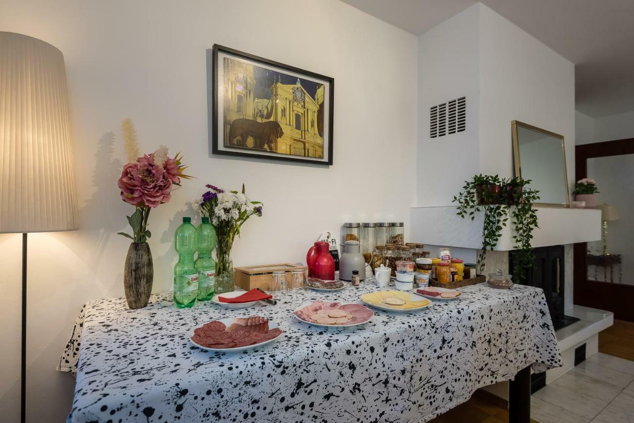Zeevat Waldperlach Bed & Breakfast